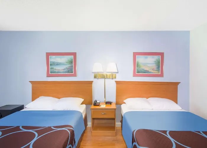Super 8 by Wyndham Webster/Rochester