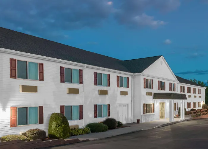 Super 8 by Wyndham Webster/Rochester