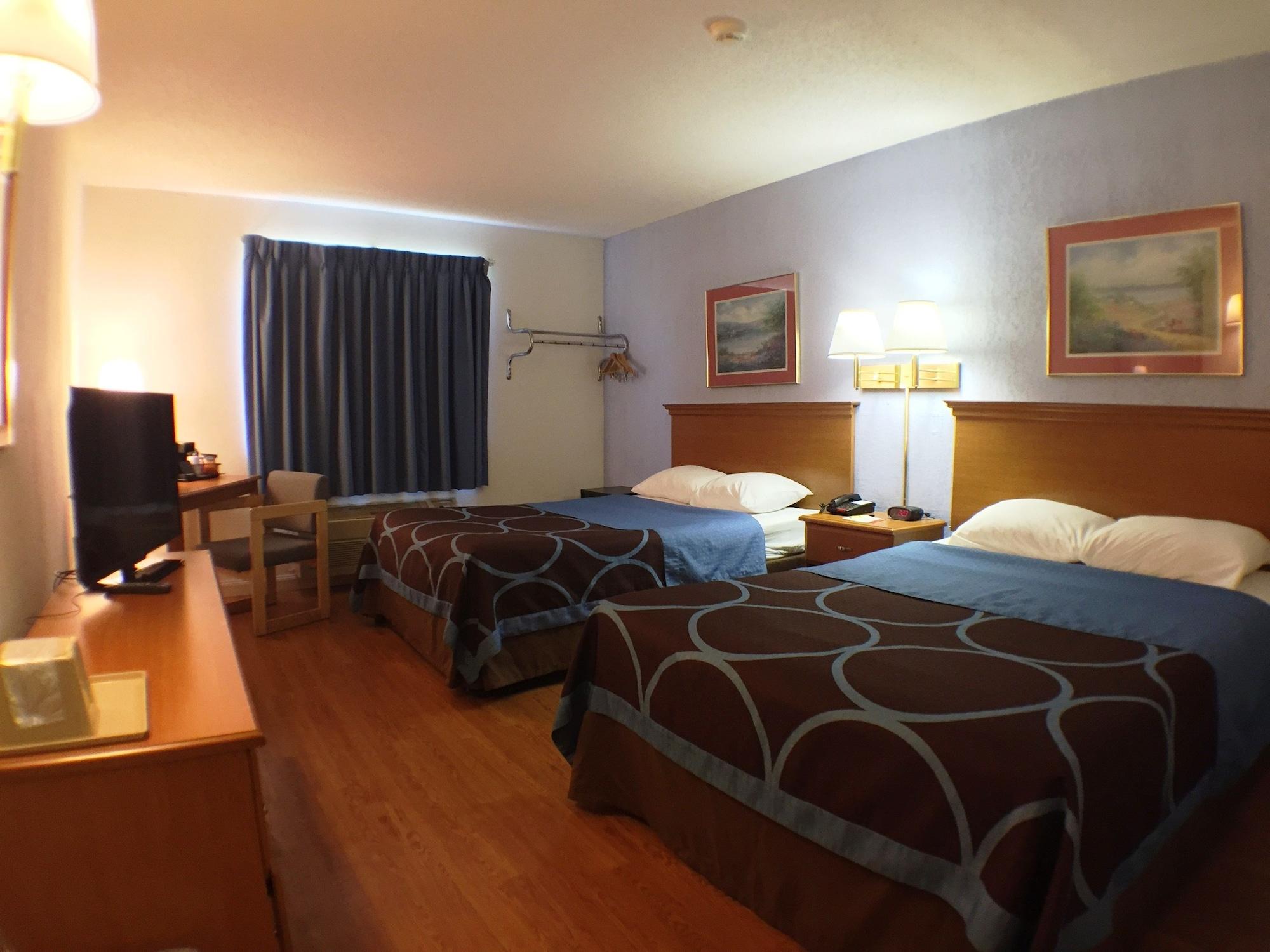 Super 8 By Wyndham Webster/rochester 2*