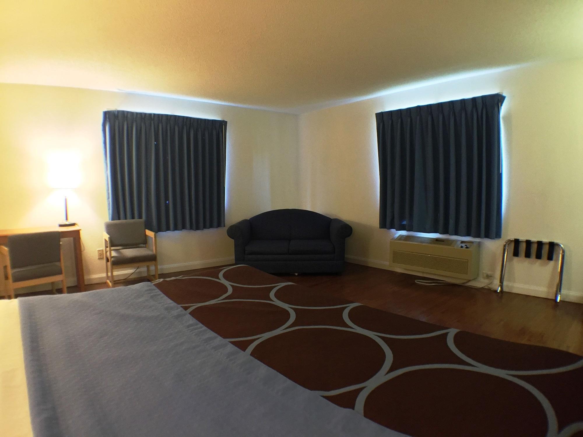 Super 8 By Wyndham Webster/rochester