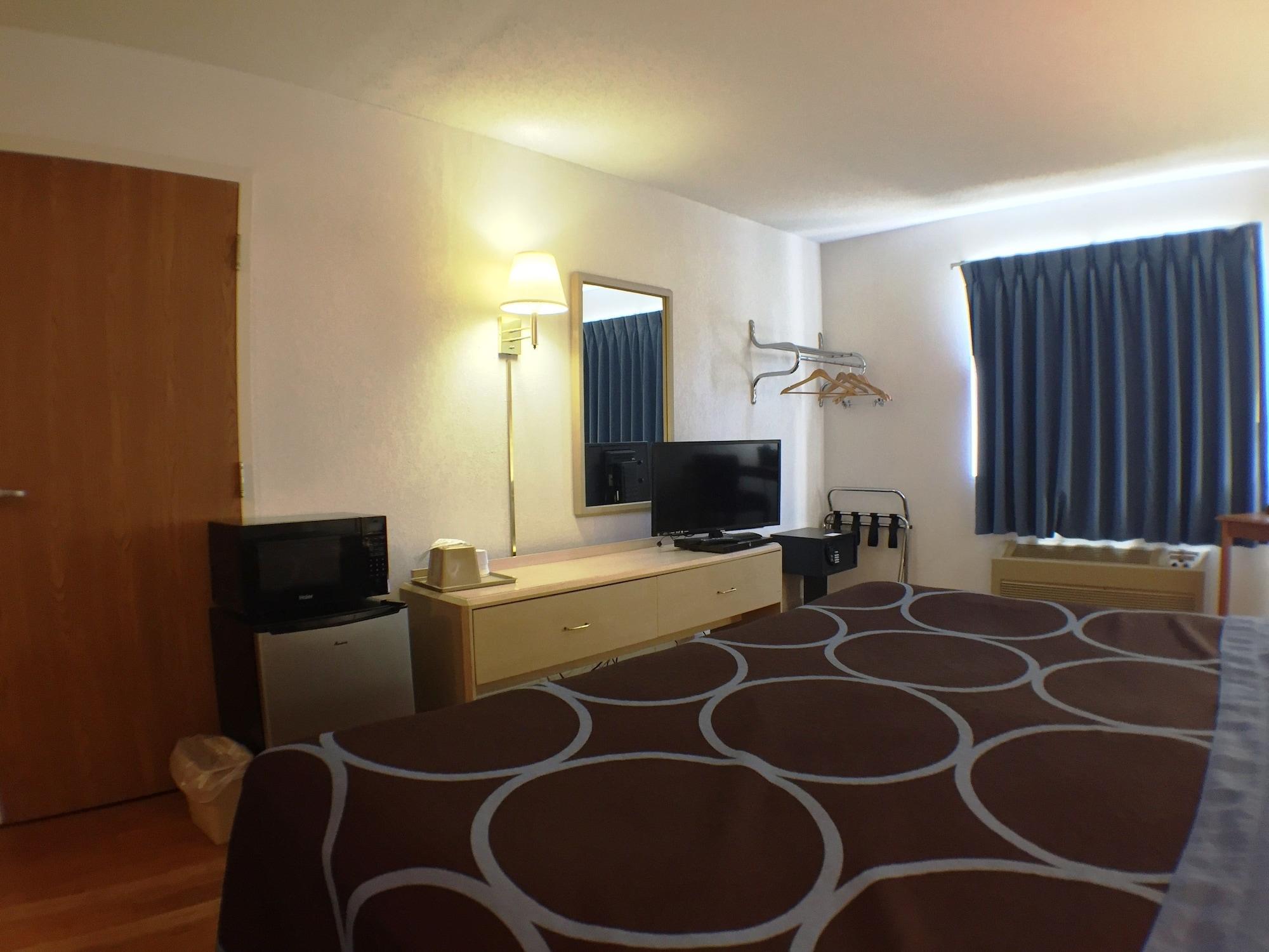 Super 8 By Wyndham Webster/rochester Hotel Webster