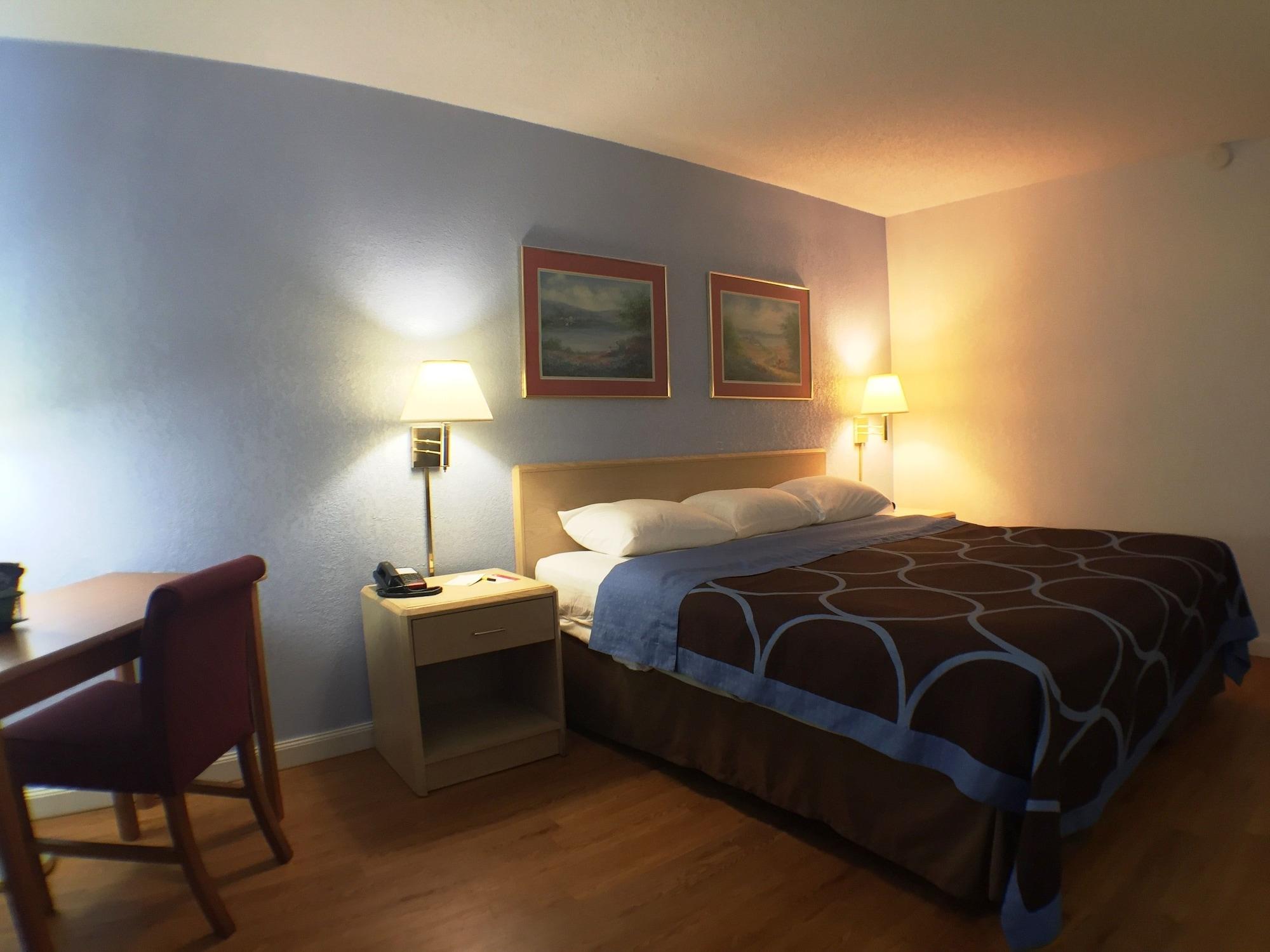 Super 8 By Wyndham Webster/rochester