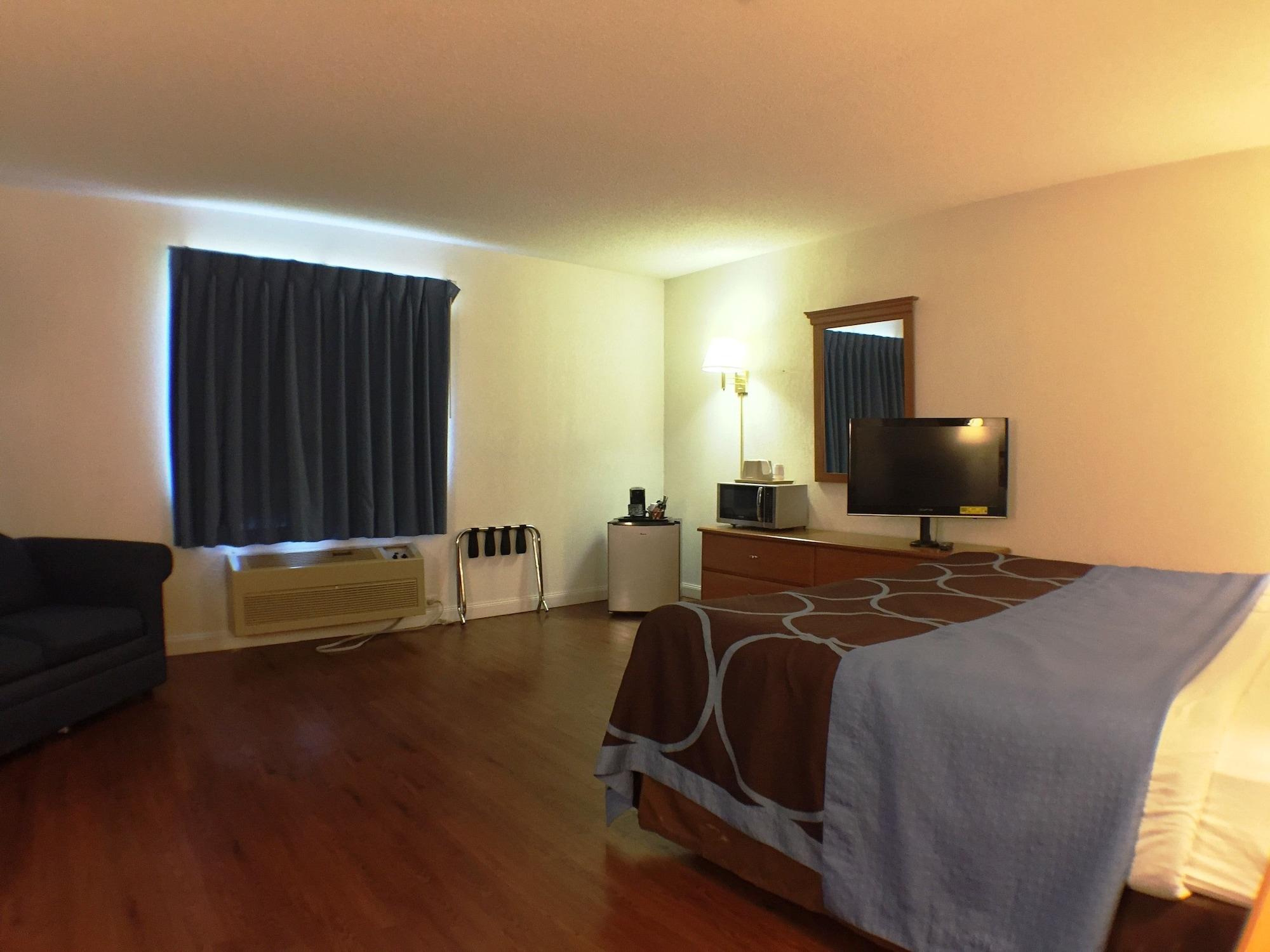 Super 8 By Wyndham Webster/rochester Hotel