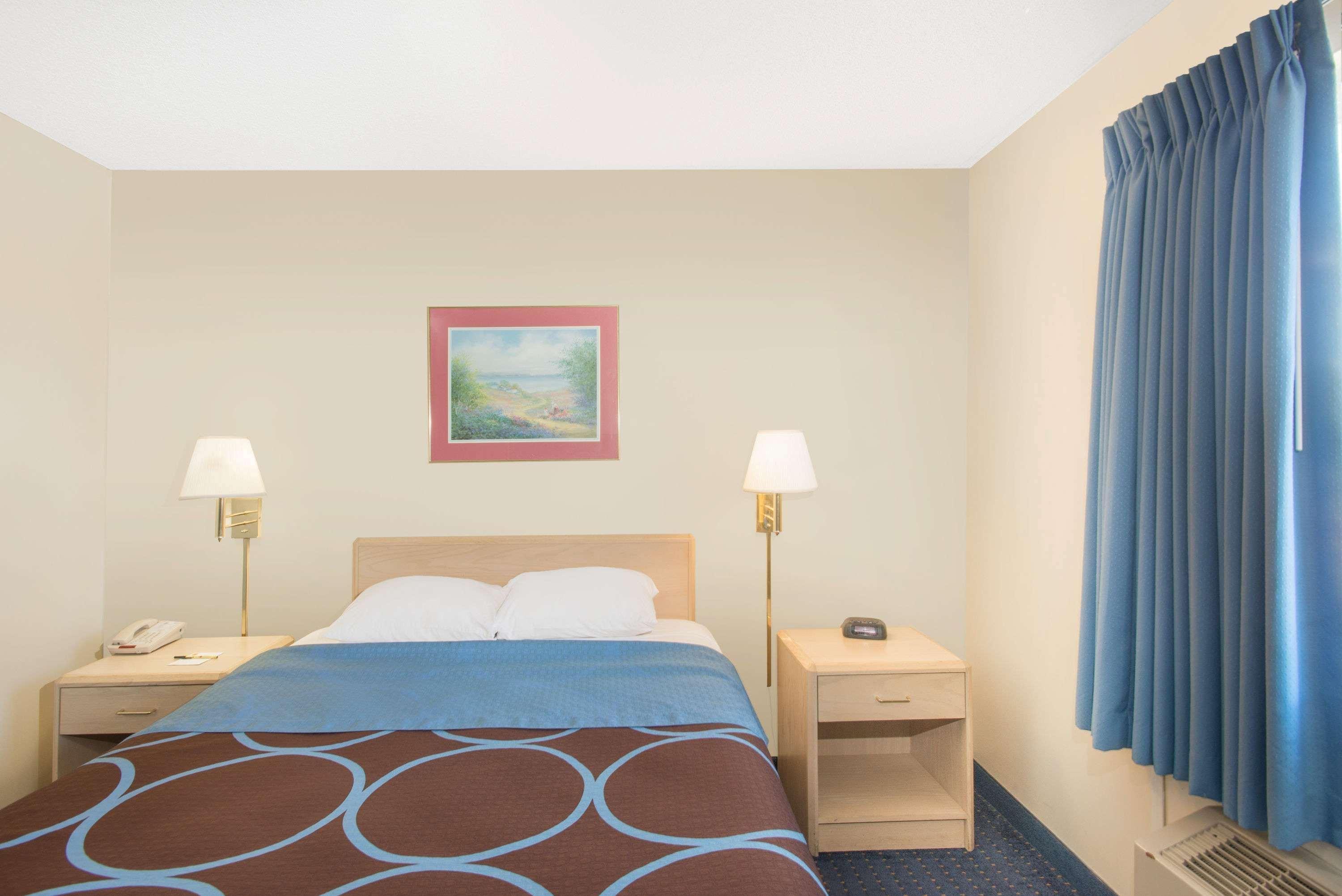 Hotel Super 8 By Wyndham Webster/rochester Webster