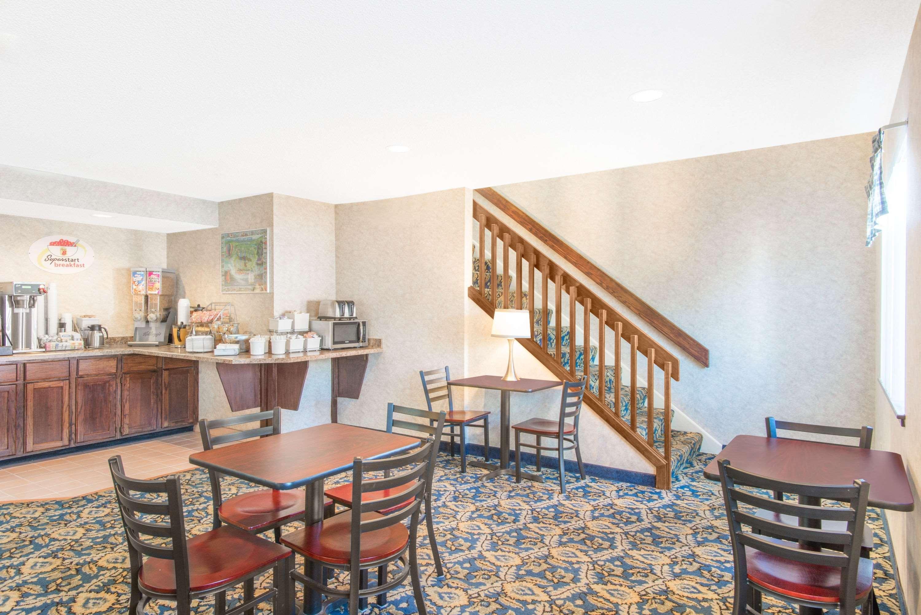 Super 8 By Wyndham Webster/rochester