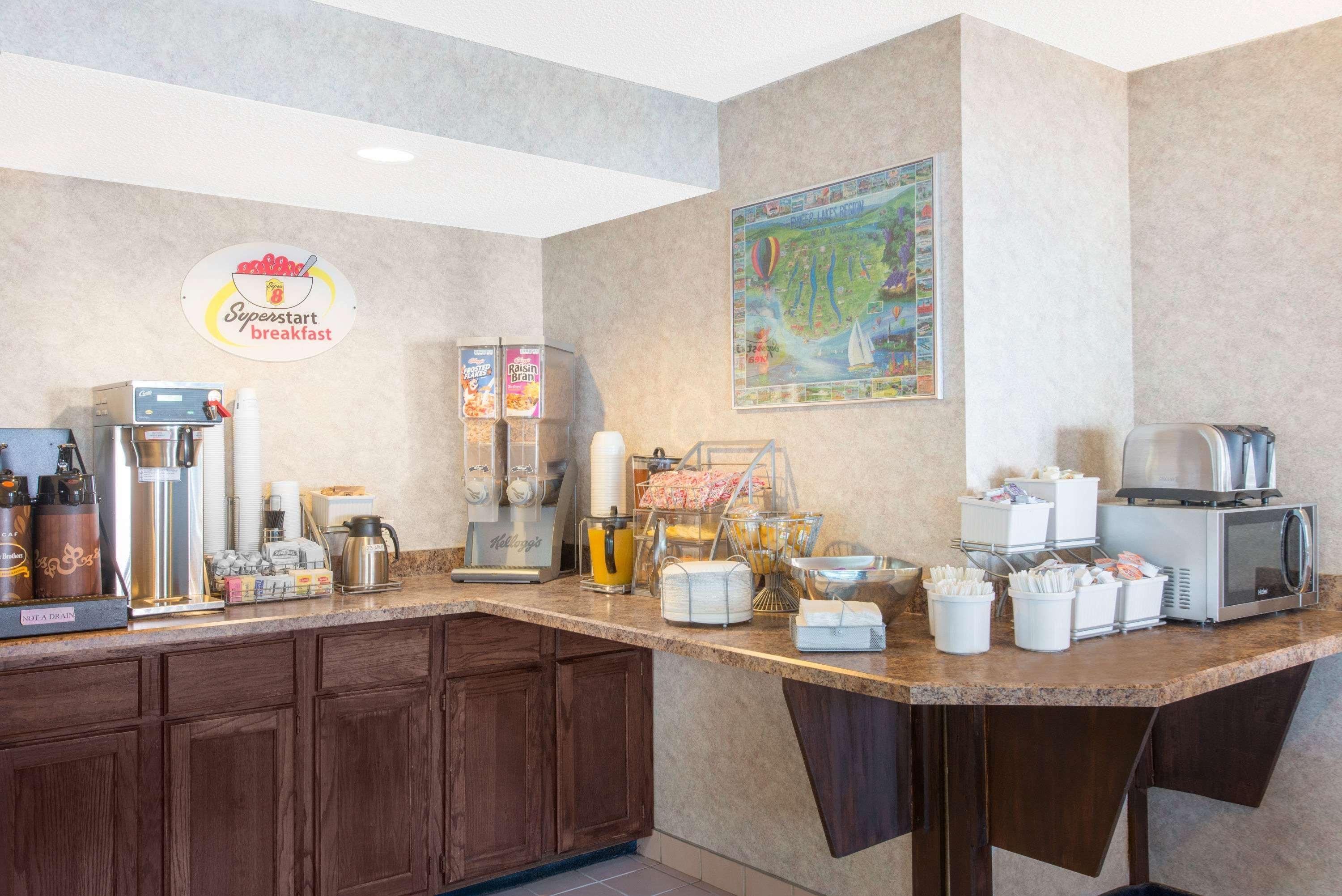 Hotel Super 8 By Wyndham Webster/rochester Webster