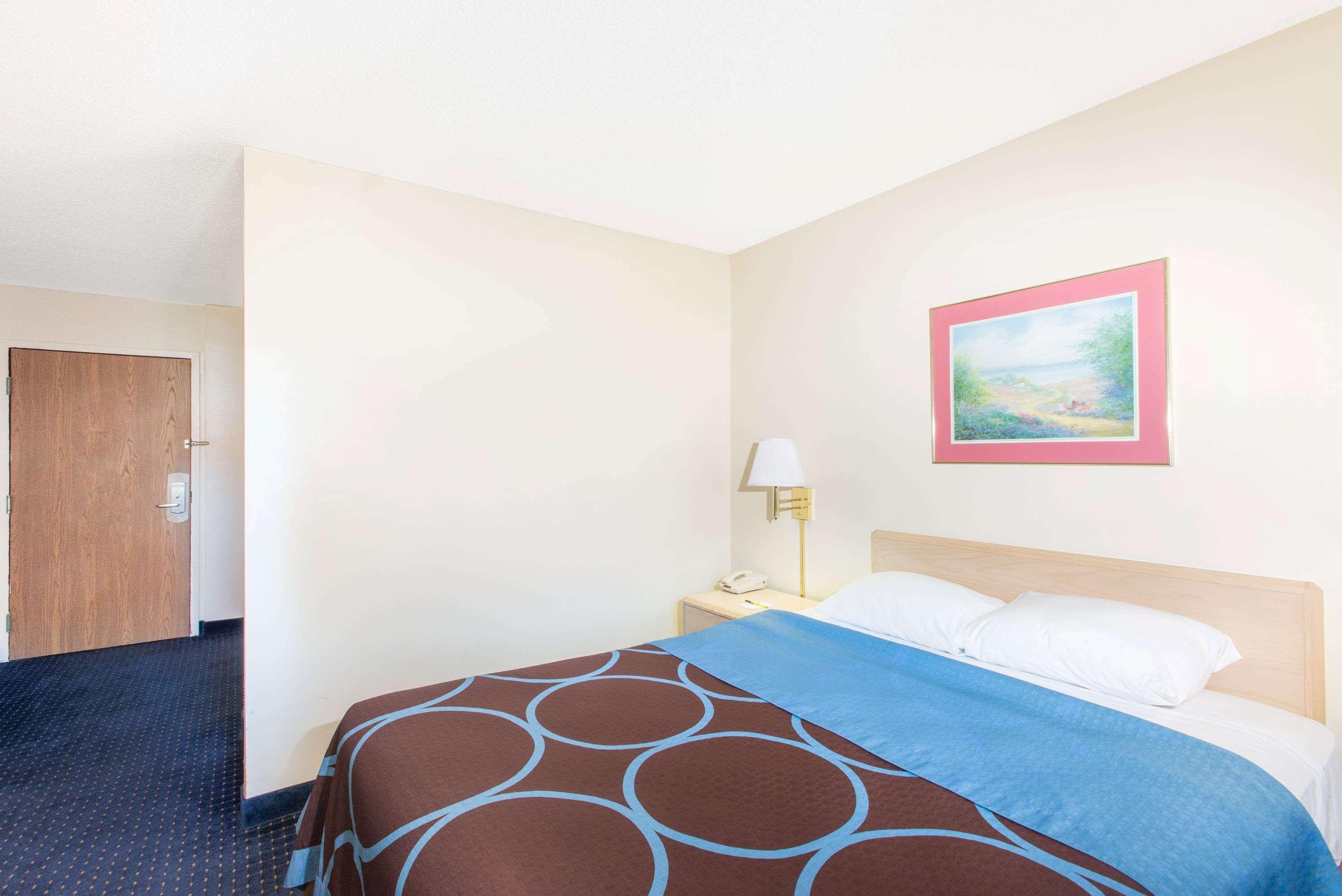 Super 8 By Wyndham Webster/rochester Webster